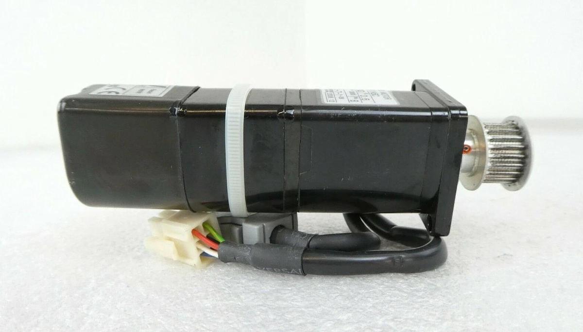 Used Yaskawa SGMAH-A5A1A6C Servo Motor Step-and-Repeat Nikon NSR FX-601F Working