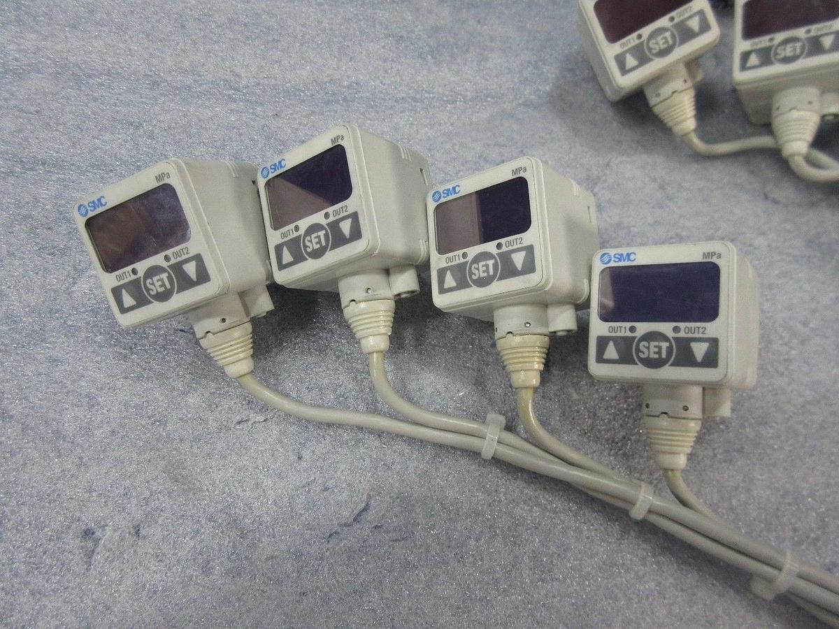 Used SMC ISE40-01-62L Digital Pressure Switch Lot of 8 AMAT Quantum X Used Working