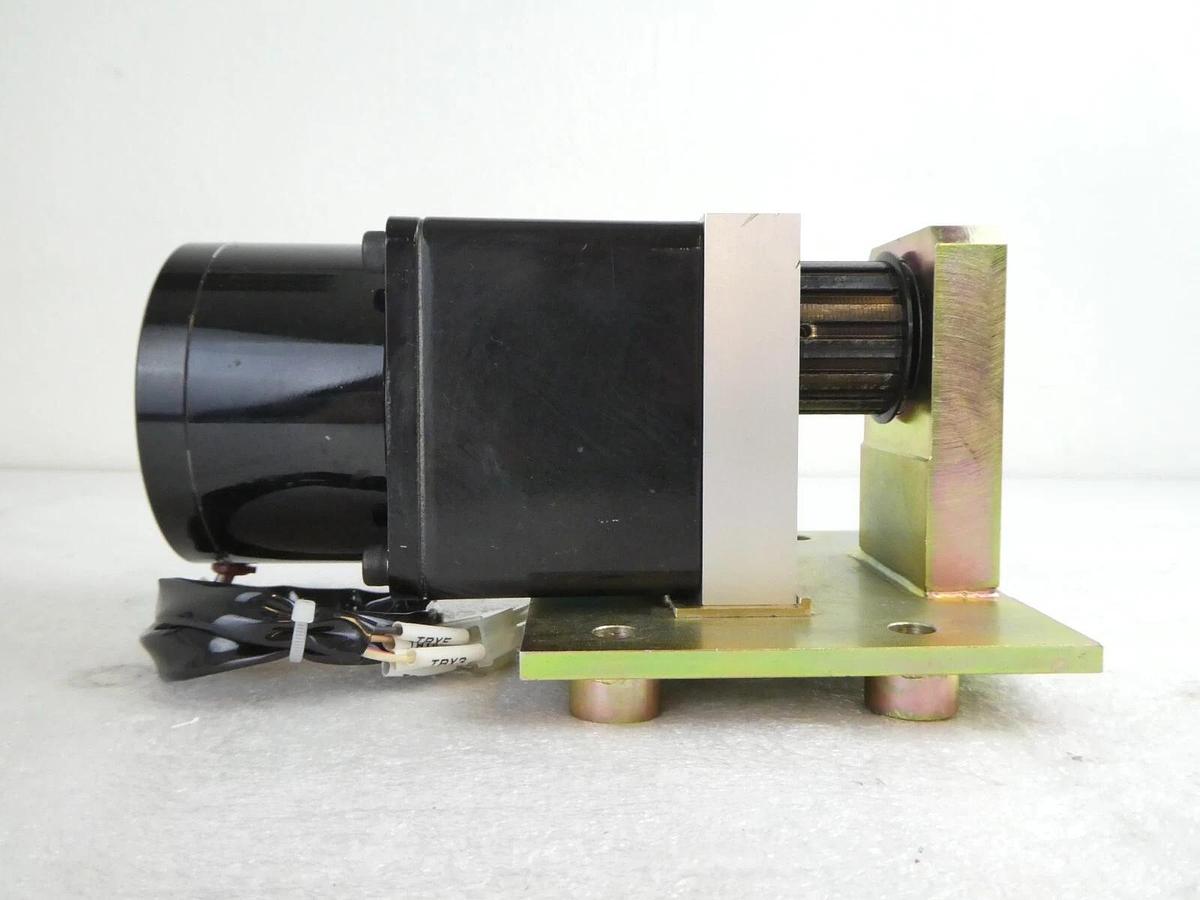 Used Oriental Motor UPH596TG10-A A6259-9415TG Stepping Motor VEXTA Lot Of 2 Working