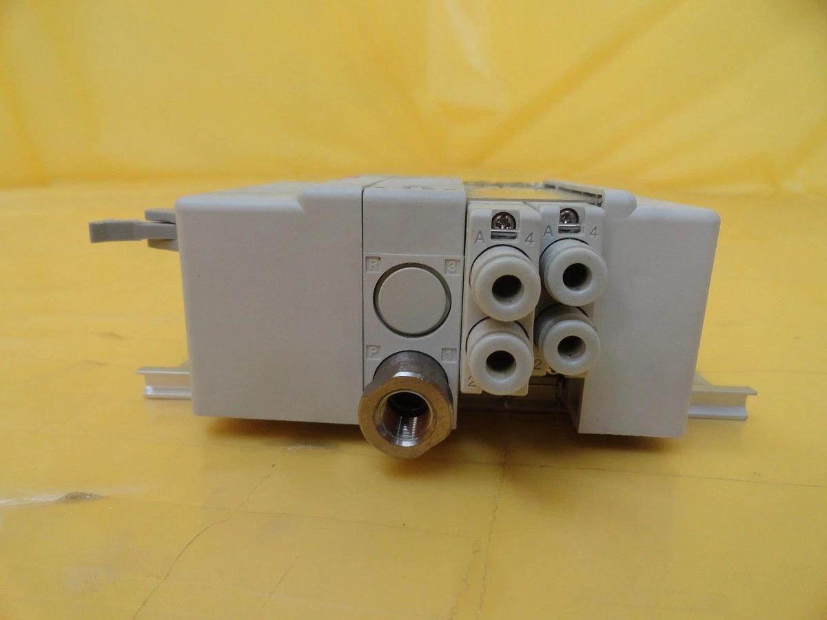 Used TEL Tokyo Electron 2-Port Pneumatic Manifold SQ1231DY-5-C4-Q PR300Z Used