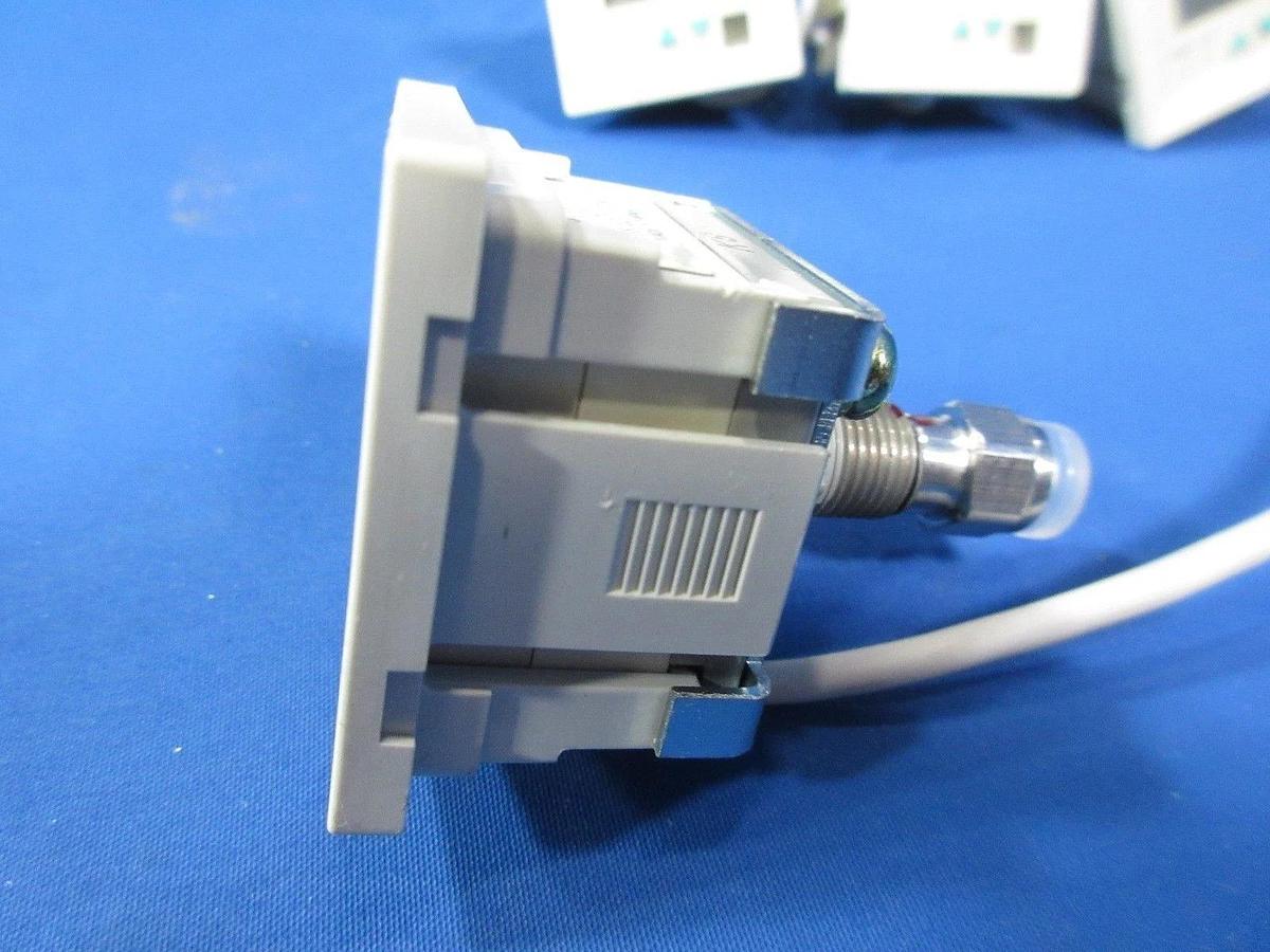 Used SMC ISE4L-01-25 Pressure Switch Reseller Lot of 4 Used Working