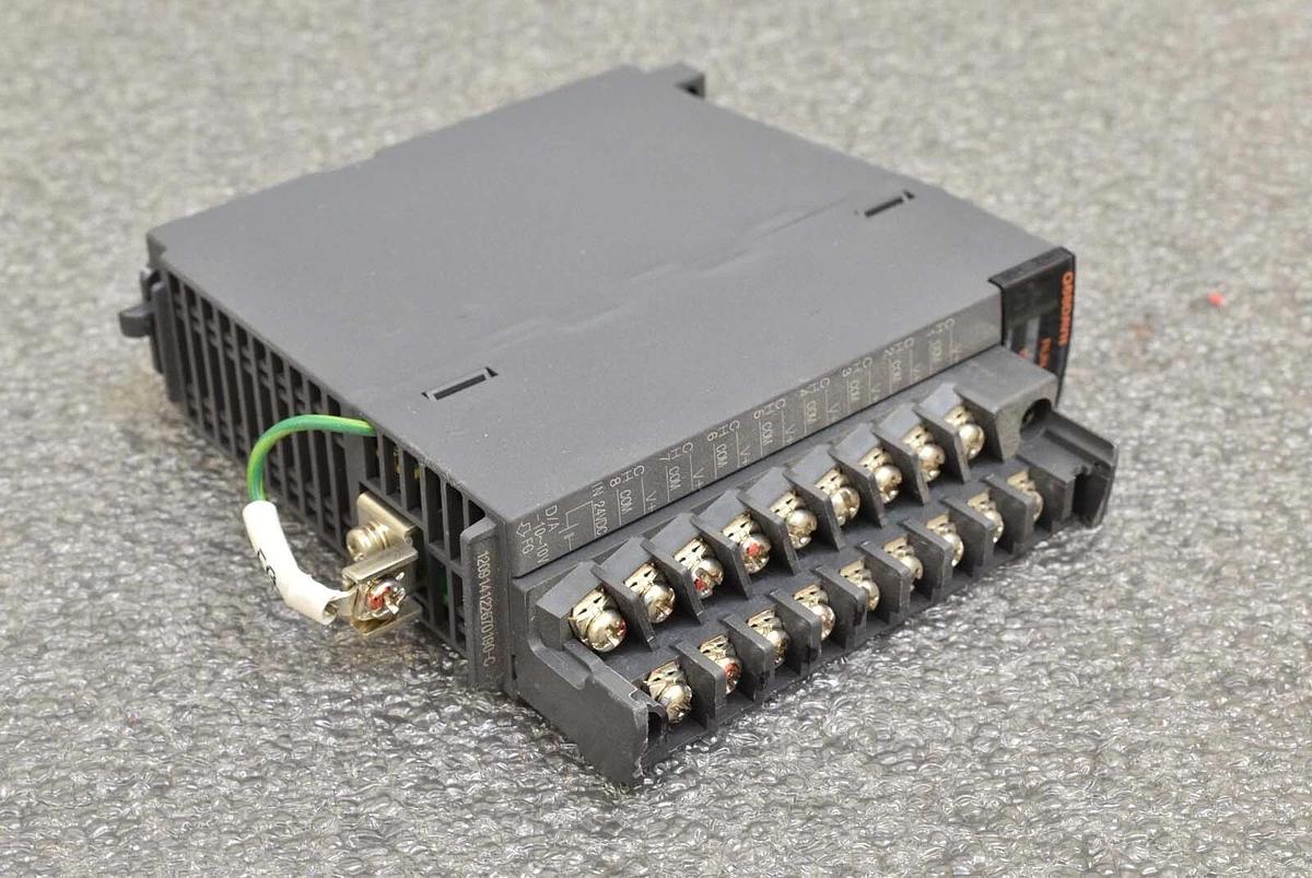 Used Mitsubishi Q68DAVN D/A Converter PLC Module MELSEC-Q Working Surplus