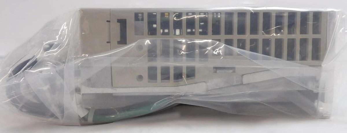 Yaskawa Electric CACR-2R1-EE1VBD-00 Servo Drive SERVOPACK Lot of 4 New