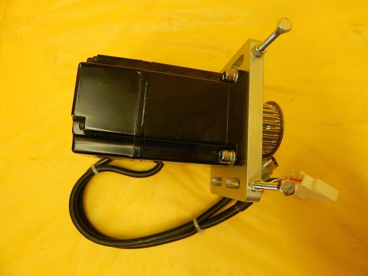 Used Omron R88M-W20030T-S2 AC Servo Motor Used Working