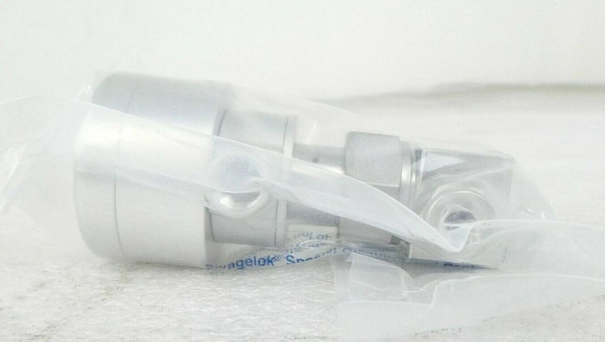 Used Swagelok SS-4BK-1C Bellows Valve AMAT Applied Materials 3870-01214 New Surplus