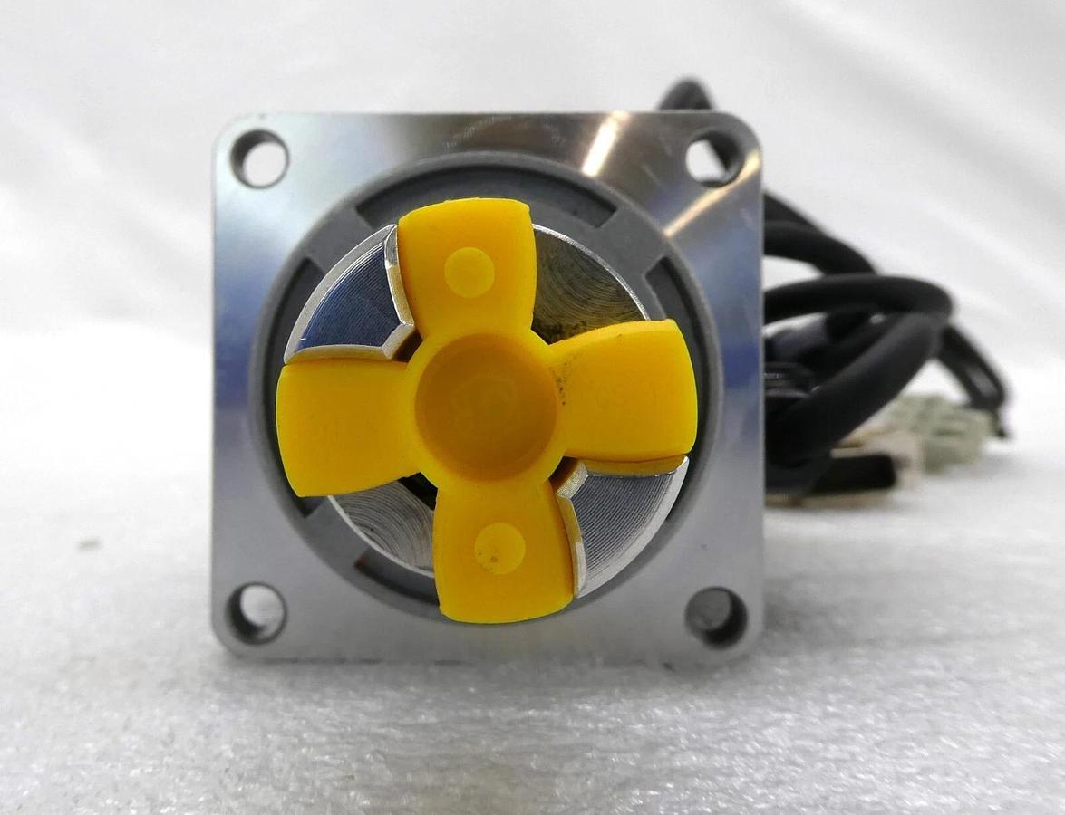 Used Sanyo Denki R2AA06020FCP11M AC Servo Motor SANMOTION R Working Surplus