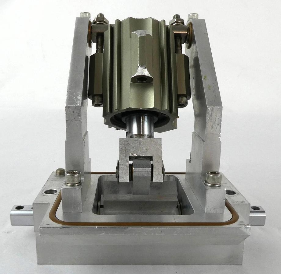 Used AMAT Applied Materials 0010-70029 CVD Chamber Slit Valve P5000 Dented Working
