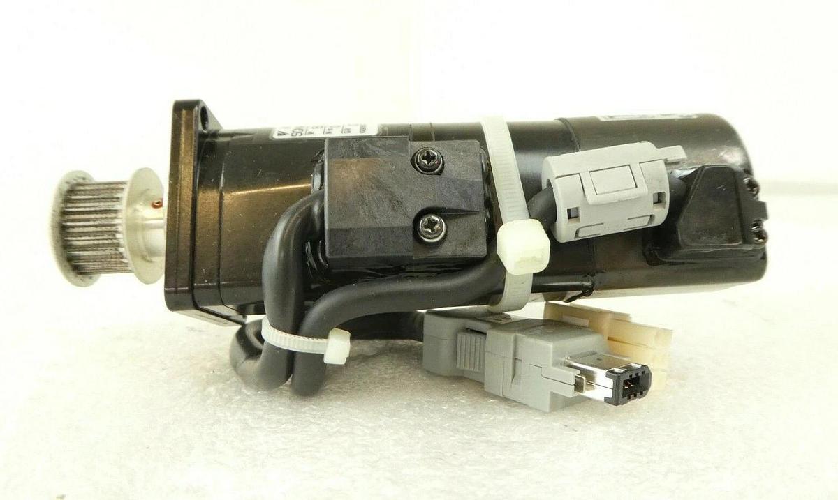 Used Yaskawa SGMAH-A5A1A6C Servo Motor Step-and-Repeat Nikon NSR FX-601F Working