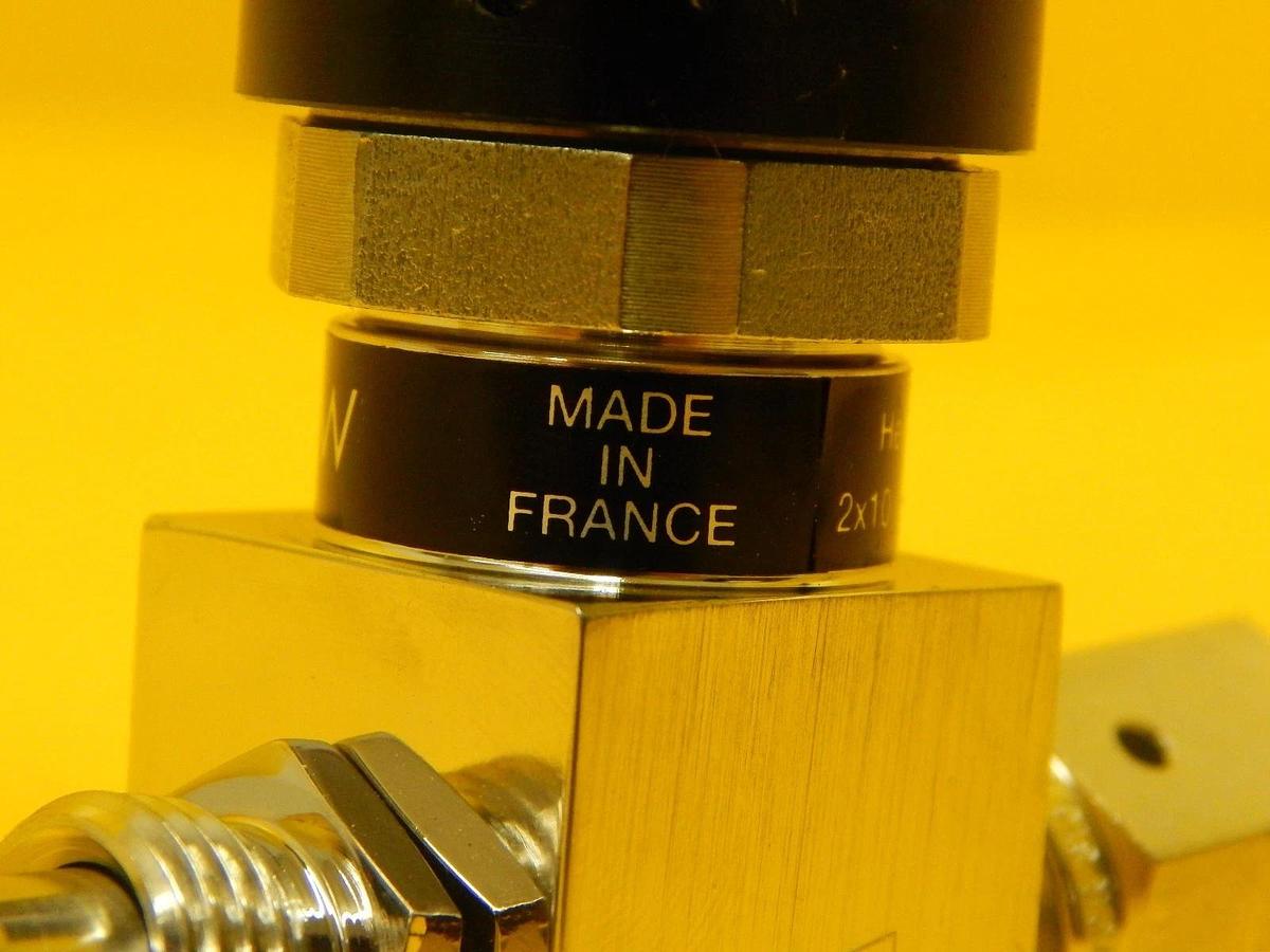 Used Qualiflow 2x10-9atm.cm3/Sec 2-Way Pneumatic Valve Reseller Used Working