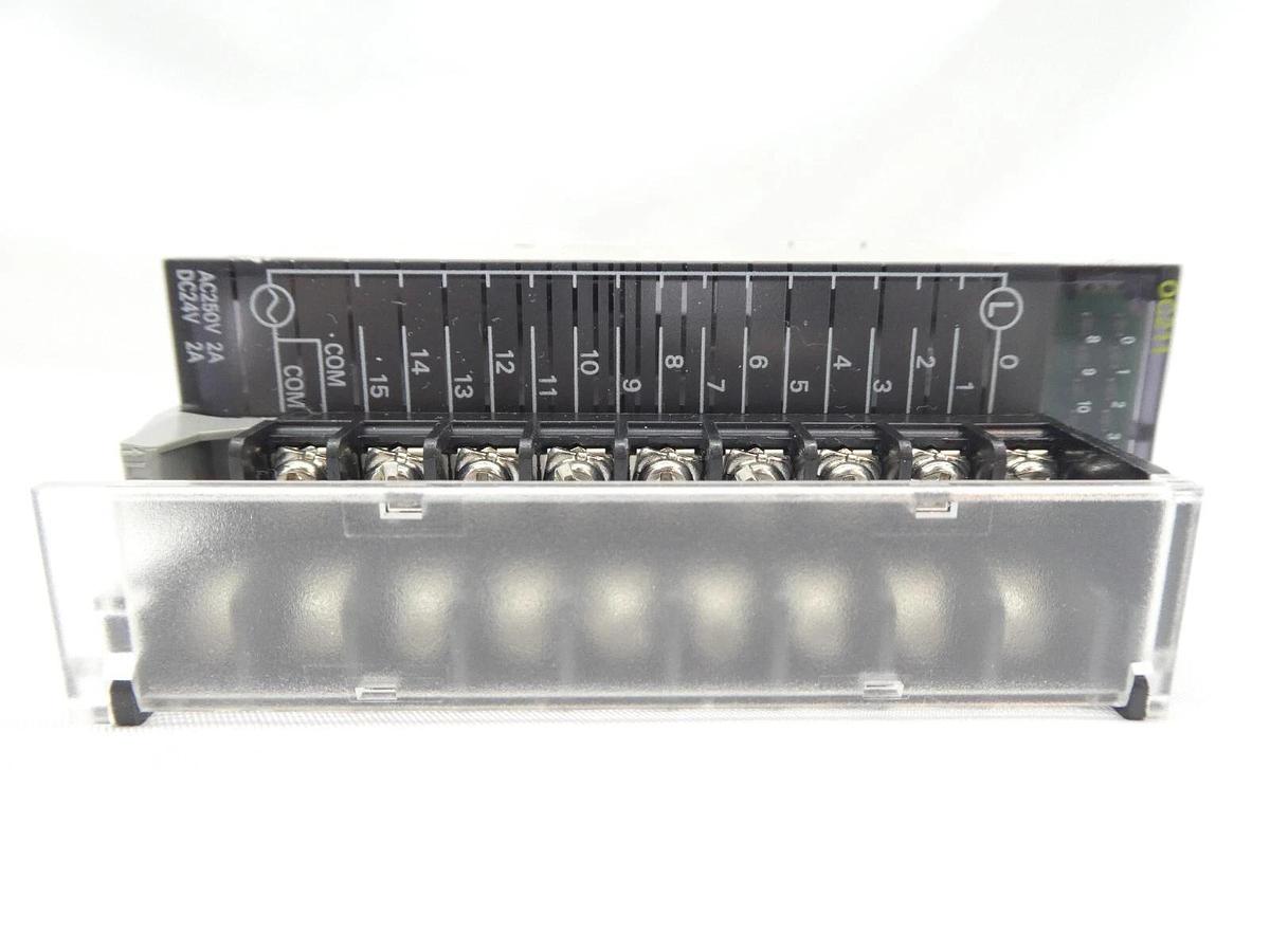 Used Omron SYSMAC Programmable Logic Controller PLC CJ2M-CPU33 CJ1W-PD025 CJ1W-ID211