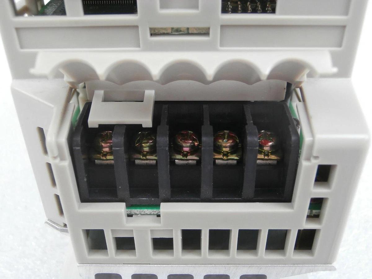 Used Yaskawa CIMR-XCAV20P2 Digital Inverter VS mini JVOP-120 200V 3 Phase 0.2kW Spare