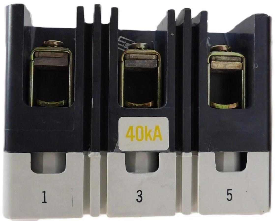 Used Siemens VDE 0660/IEC 947-2 3 Pole Circuit Breaker Working