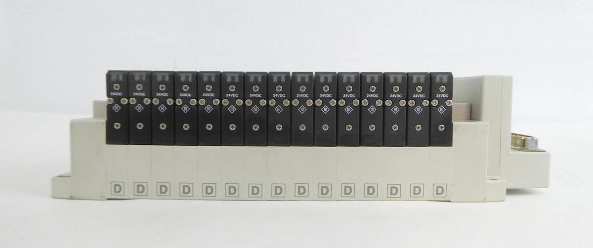 Used SMC SS5V1-DUT00914 15-Port Pneumatic Manifold Lot of 4 Working