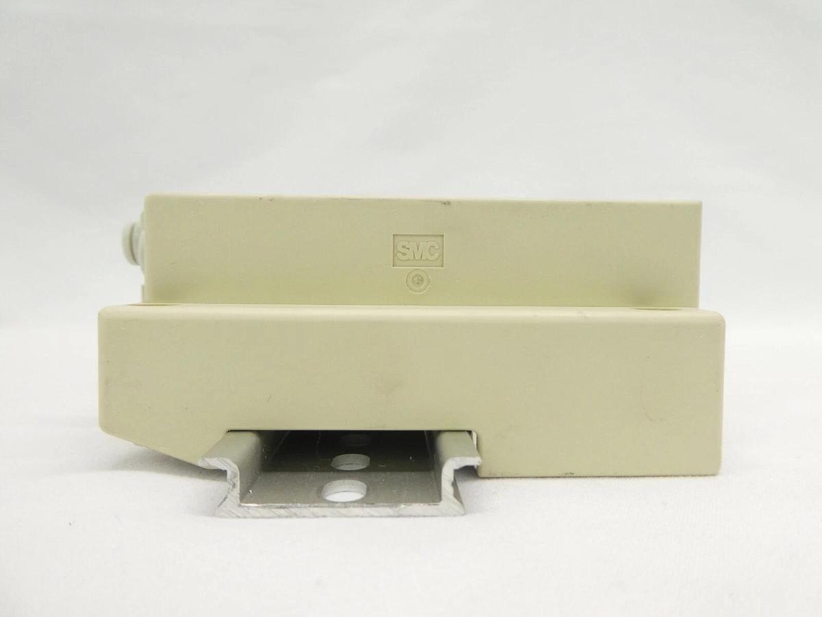 Used SMC 6-Port Pneumatic Manifold SZ3260-5LOZD-C4 SZ3360-5LOZD-C4 Lot of 6 Working