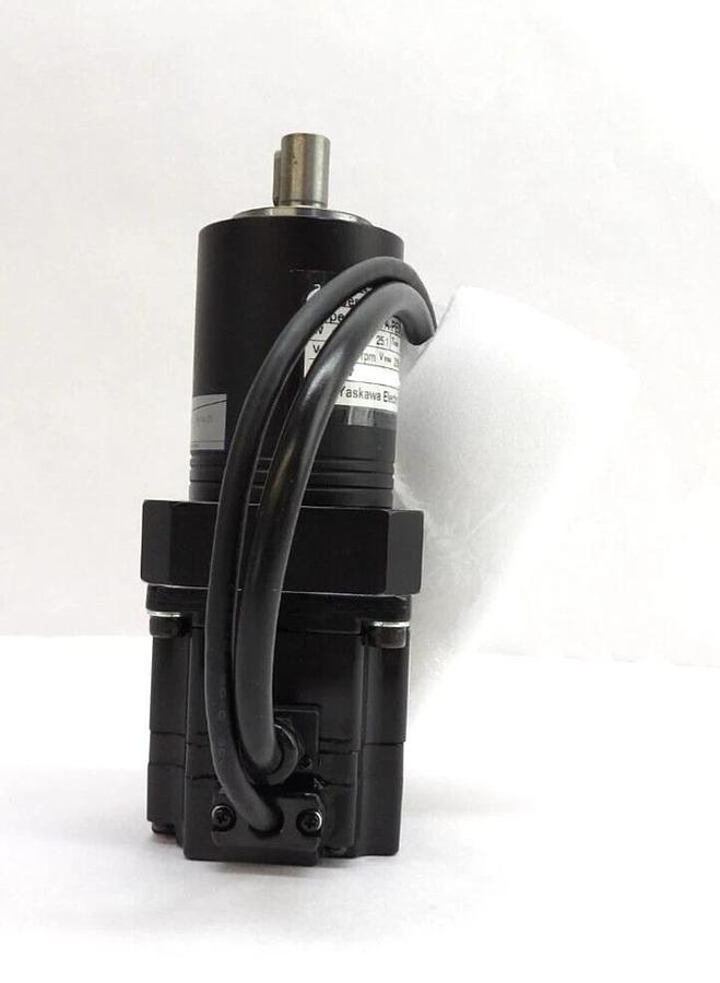 Used Yaskawa Electric SGMPH-01A1A41 AC Servo Motor W/Gearmotor LP 050-M02-25 Working