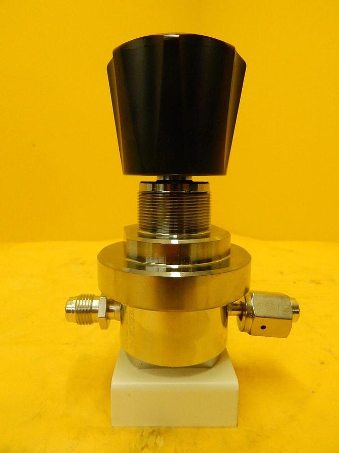 Used Tescom 44-2662-R92-067 Manual Pressure Regulator Lot of 4 Used