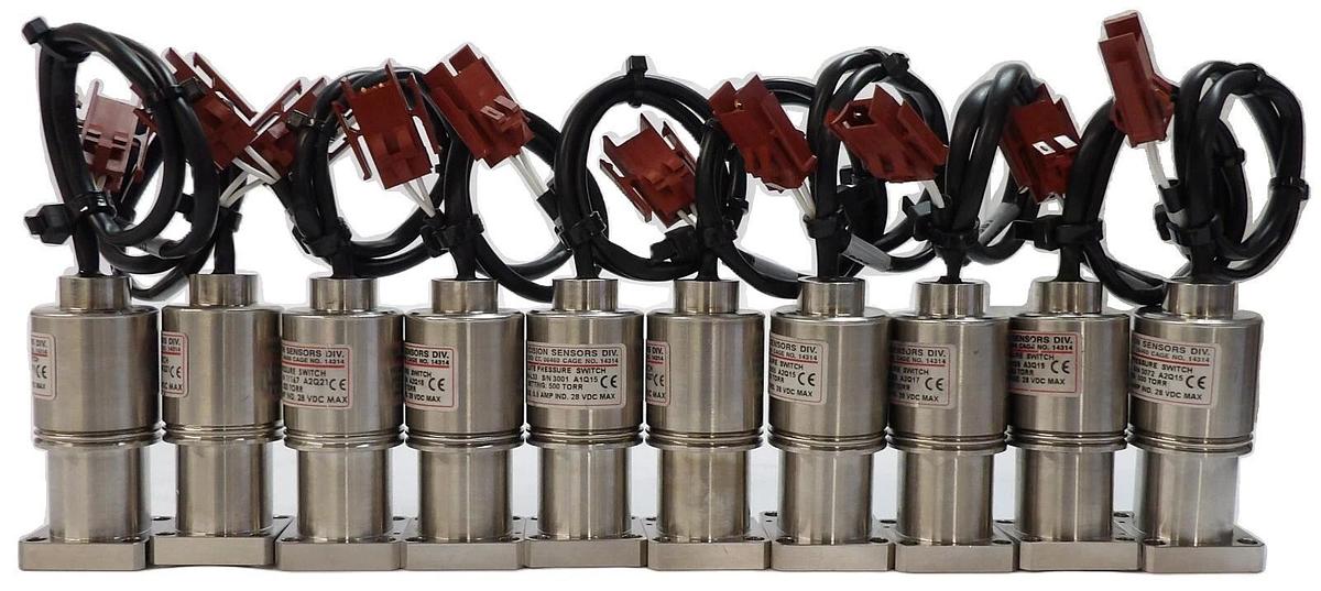 Used UE Precision Sensors E36W-L33 E36W-L50 Pressure Switch Lot of 10 Working