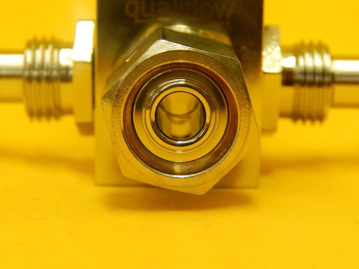 Used Qualiflow F HF Series 4-Way Pneumatic Valve 2x10-9atm.cm3/Sec Used Working
