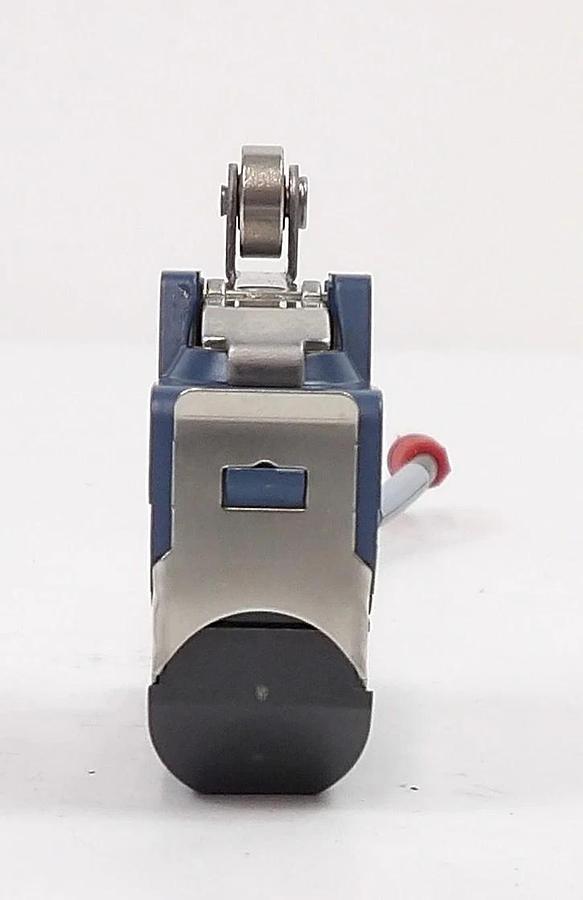 Used Panasonic AZH2241 Micro Limit Switch AMAT 0090-07587 Reseller Lot of 9 New