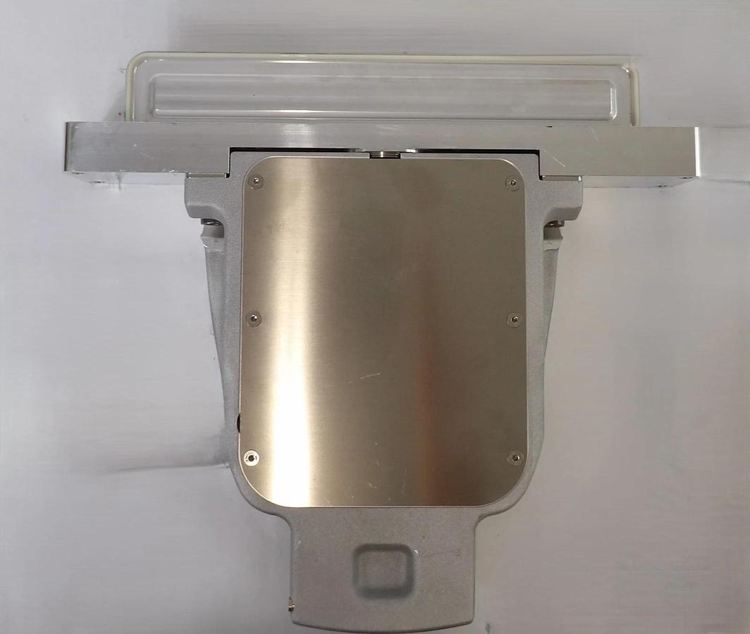 Used VAT 0530X-LA24-AHS1 Wafer Transfer Slit Valve L-MOTION Working