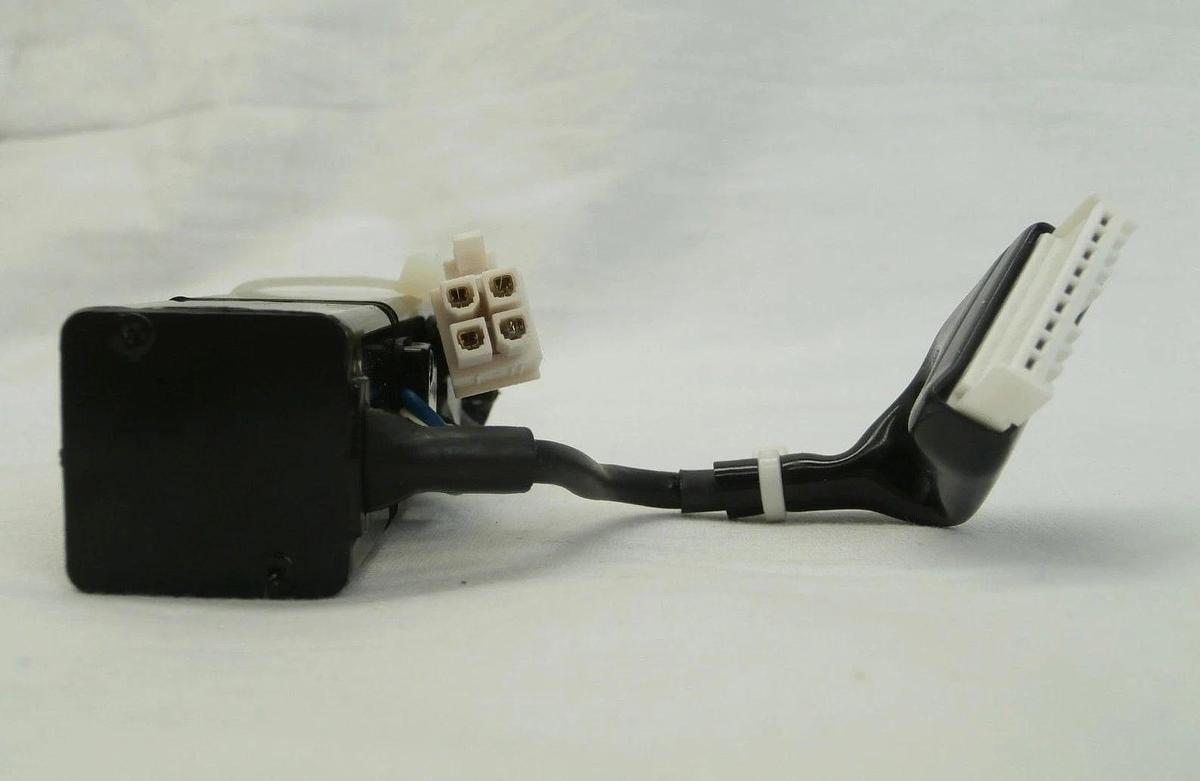 Used Yaskawa Electric SGMM-A3C3SD11 AC Servo Motor Lot of 2 Shinko VHT5-1-1 OHV Used