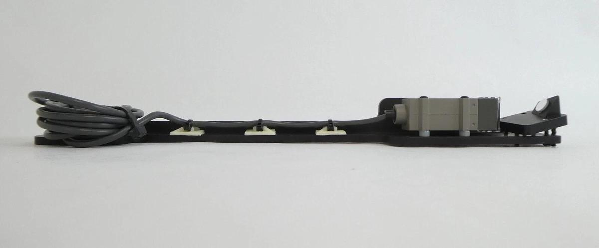 Used Omron E3L-2LE4-50 E3L-2DE4-50 Photoelectric Switch Laser Emitter Working