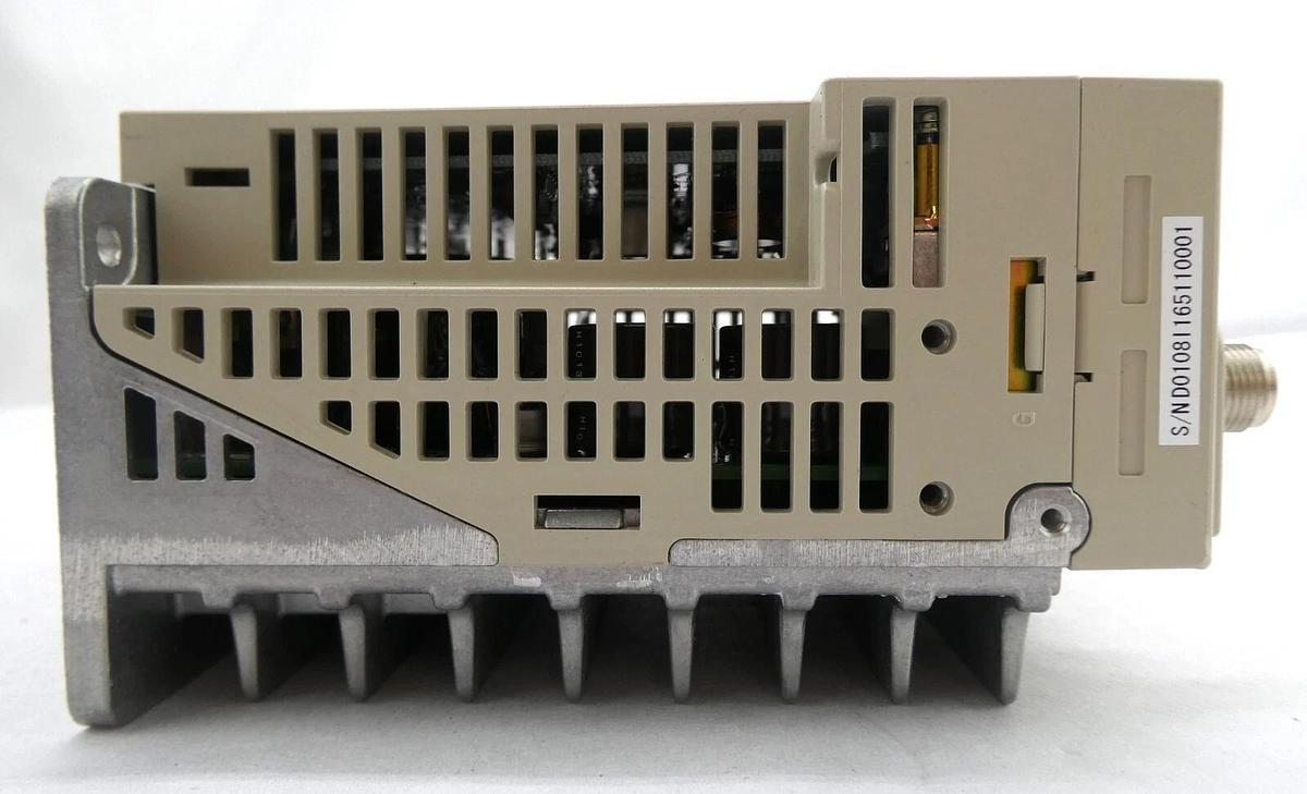 Used Yaskawa Electric SGDS-04A31AY563 Servo Drive SERVOPACK Working Surplus