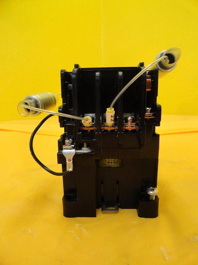 Used Hitachi H20 AC Magnetic Contactor AC 600V YQ-24 Lot of 2 Used Working