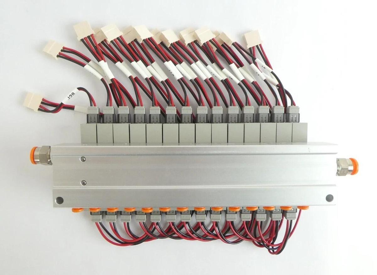 SMC SS3Y1-14-DUU01589 28-Port Pneumatic Manifold AMAT 0190-54662 Lot of 2 New