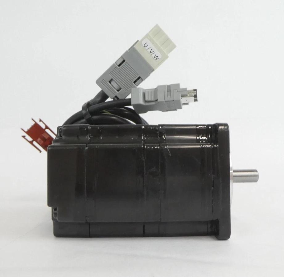 Used Yaskawa America SGMPH-01AAE-YA12 AC Servo Motor Assembly Working