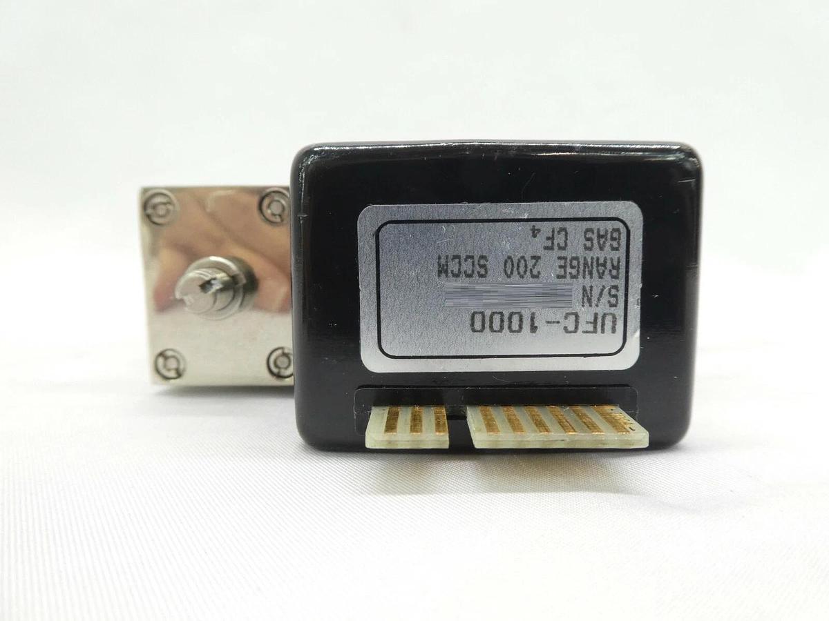 Used UNIT Instruments UFC-1000 Mass Flow Controller MFC 200 SCCM CF4 Working Surplus
