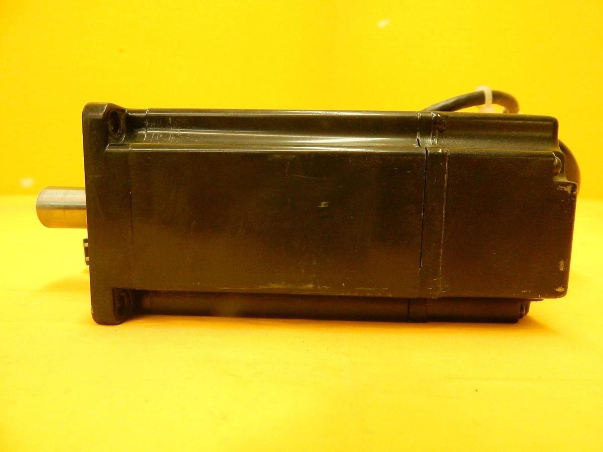 Used Yaskawa SGMAH-04A1A-AD21 AC Servo Motor Used Working