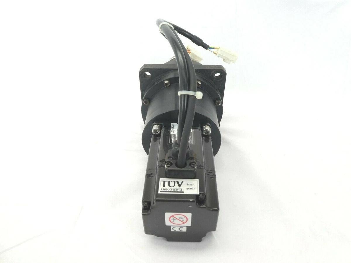 Used Omron R88M-U20030WA-S1 AC Servo Motor with Reducer CP-25A-21-J223A Working Spare