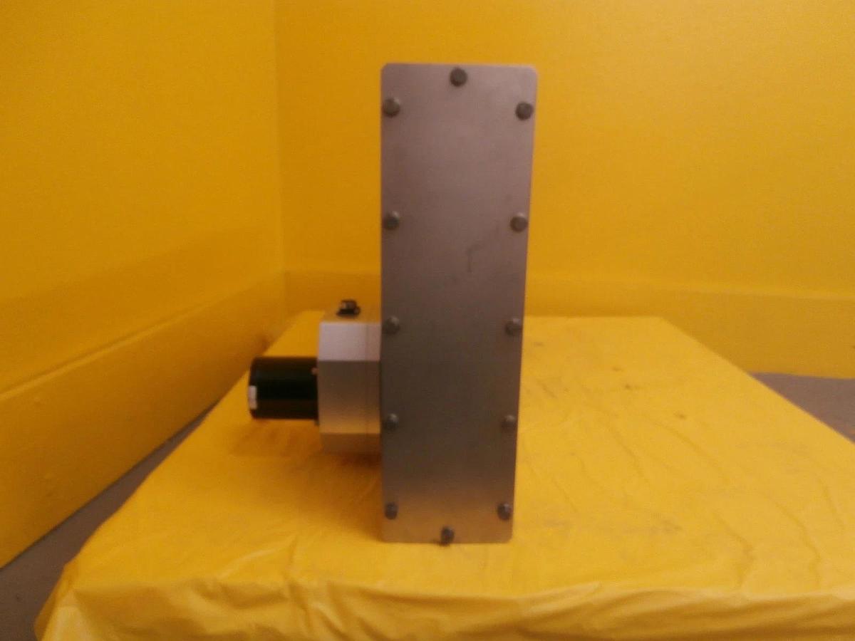 Used VAT 64250-CE52-1101 Motorized Actuator HV High Vacuum Gate Valve Cut Screw Used
