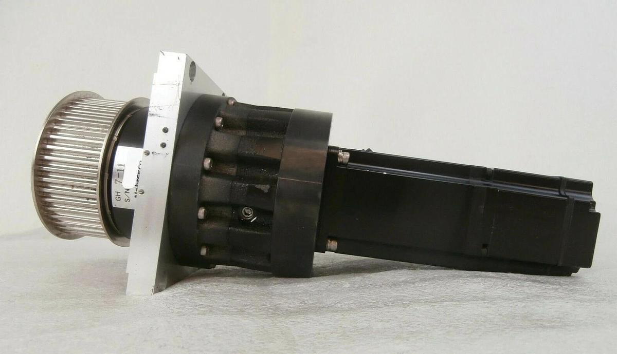 Used Yaskawa SGMAS-12ABA-TE11 AC Servo Motor with Nabtesco Gearhead GH7-11 Working
