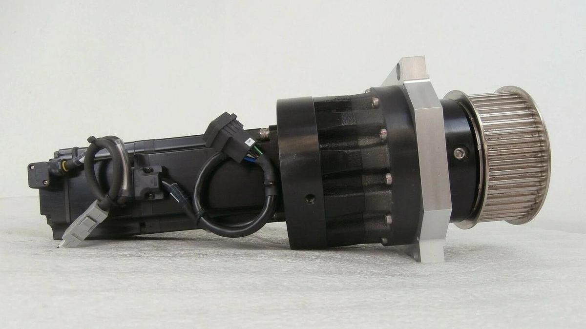 Used Yaskawa SGMAS-12ABA-TE11 AC Servo Motor with Nabtesco Gearhead GH7-11 Working