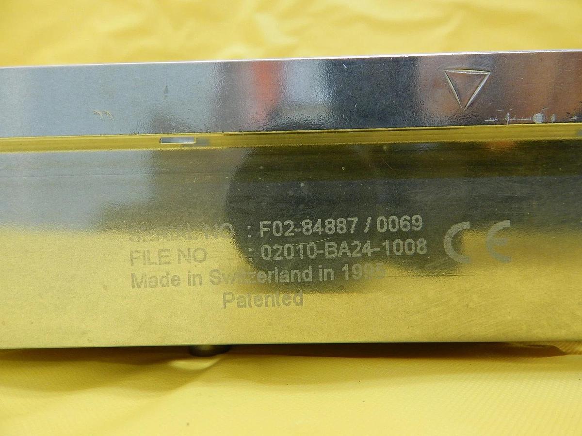 Used VAT 02010-BA24-0008 Pneumatic High Vacuum 12" Slit Valve Working