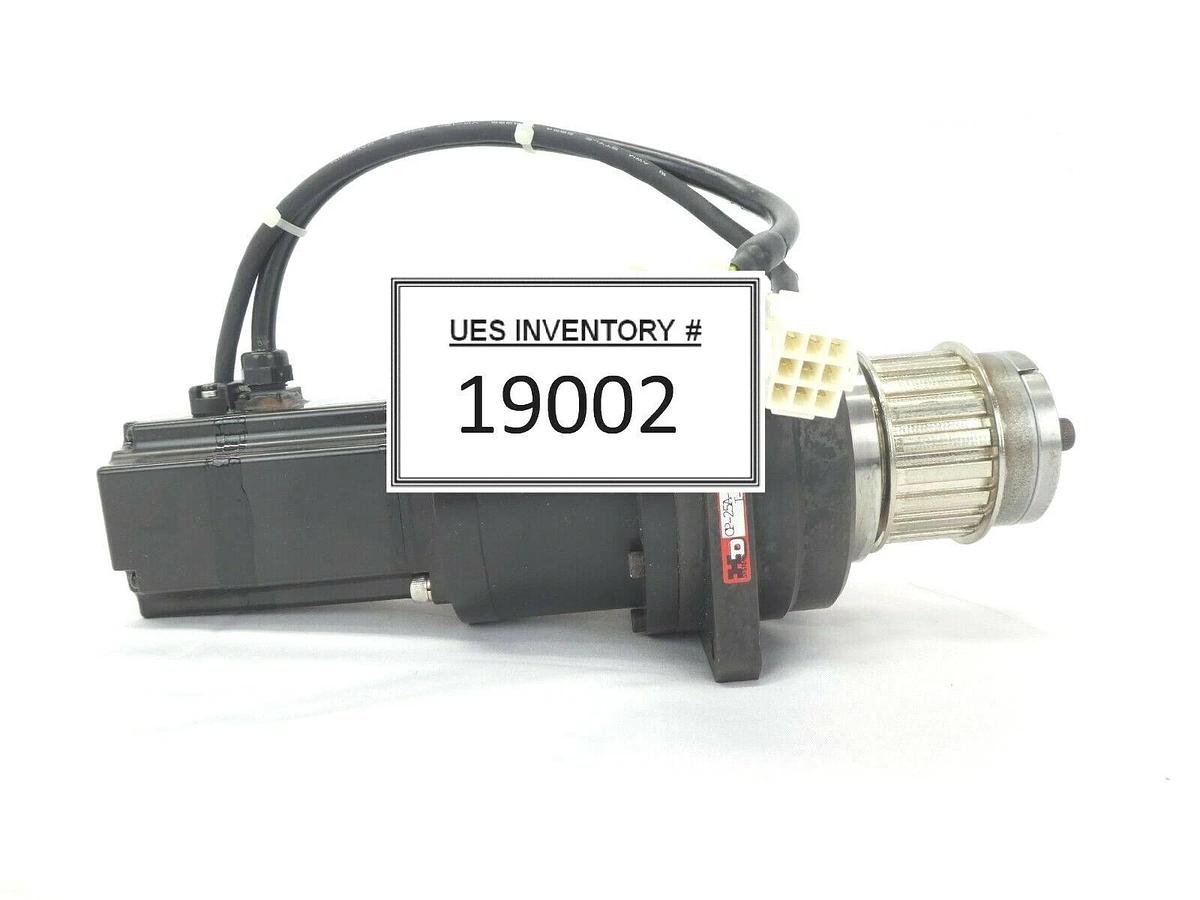 Used Omron R88M-U20030WA-S1 AC Servo Motor with Reducer CP-25A-21-J223A Working Spare