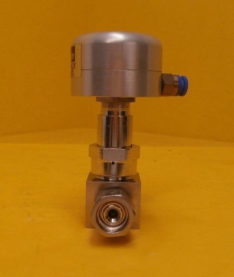 Used Parker Veriflo 4V1-P4K-11AC-SSV-PP High Purity Bellows Valve Used Working