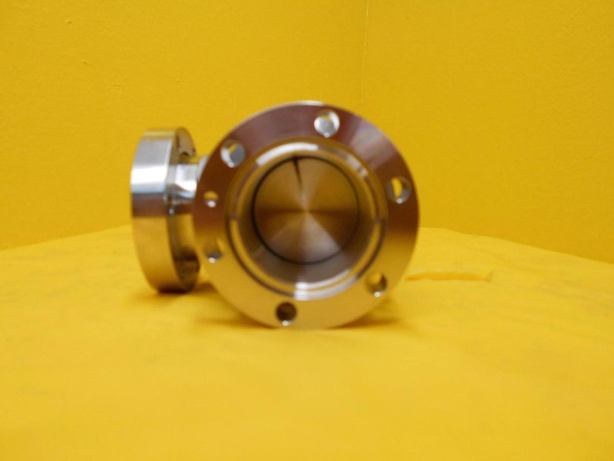 Used VAT 28332-GE01-0002 Manual Right Angle Vacuum Valve UHV Used Working