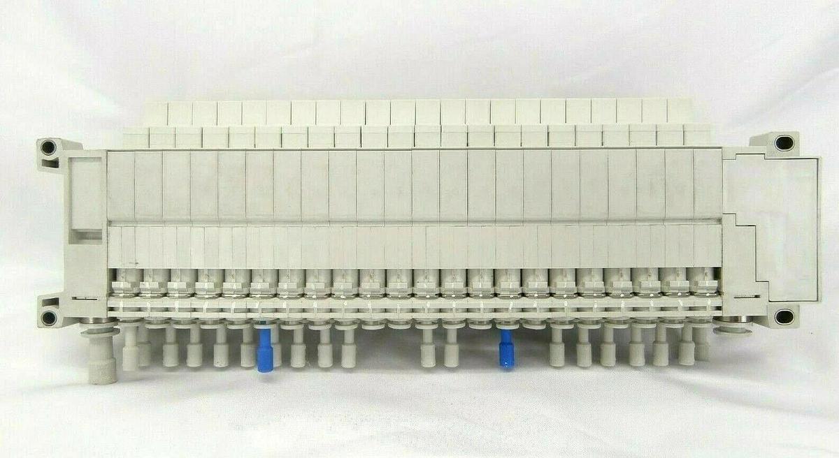 Used SMC 22-Port Manifold VQ1100-51 Hitachi M-712E Shallow Trench Etcher Working