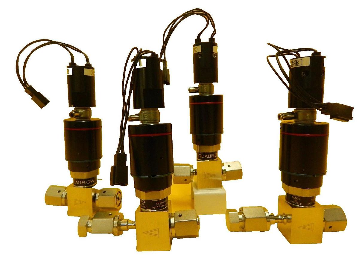 Used Qualiflow 2x10-9atm.cm3/Sec 2-Way Pneumatic Valve Lot of 4 Used Working
