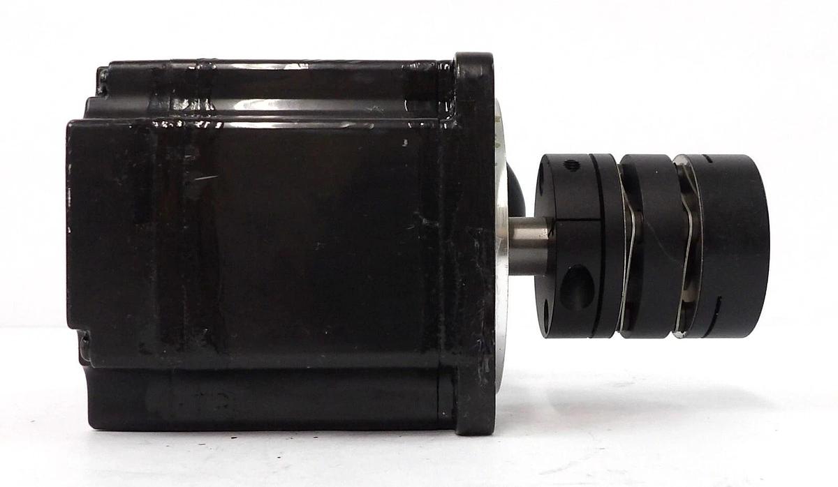 Used Yaskawa Electric SGMPH-04AAE41D AC Servo Motor Reseller Lot of 2 Working