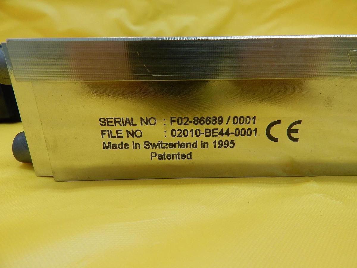 Used VAT 02010-BE44-0001 Pneumatic High Vacuum 12" Slit Valve Working