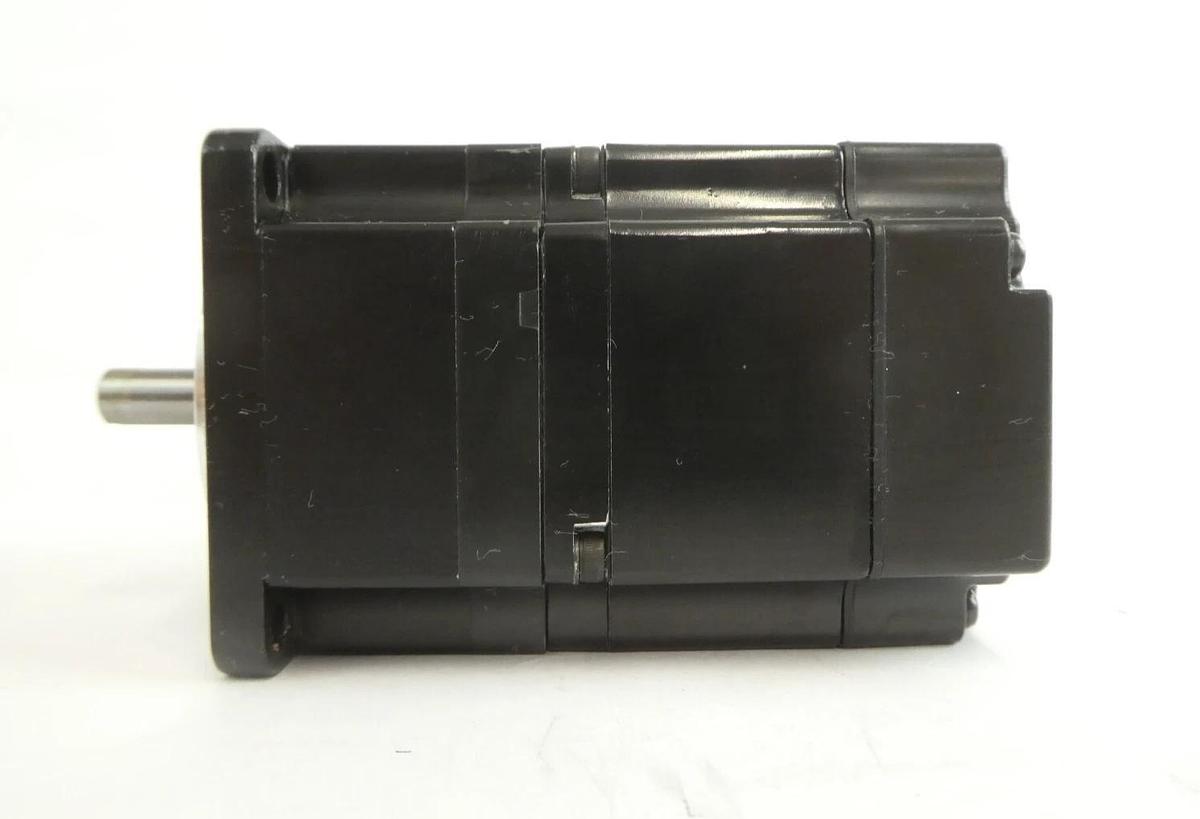 Used Yaskawa Electric SGMPS-01ACA-YA13 AC Servo Motor Lot of 2 Working