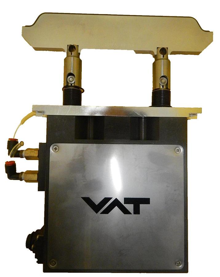 Used VAT F03-100134 Pneumatic Slit Valve Used Working