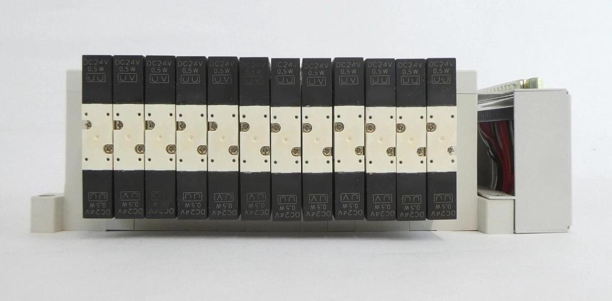 Used SMC US15677 12-Port Pneumatic Manifold 4060-00301 AMAT Working