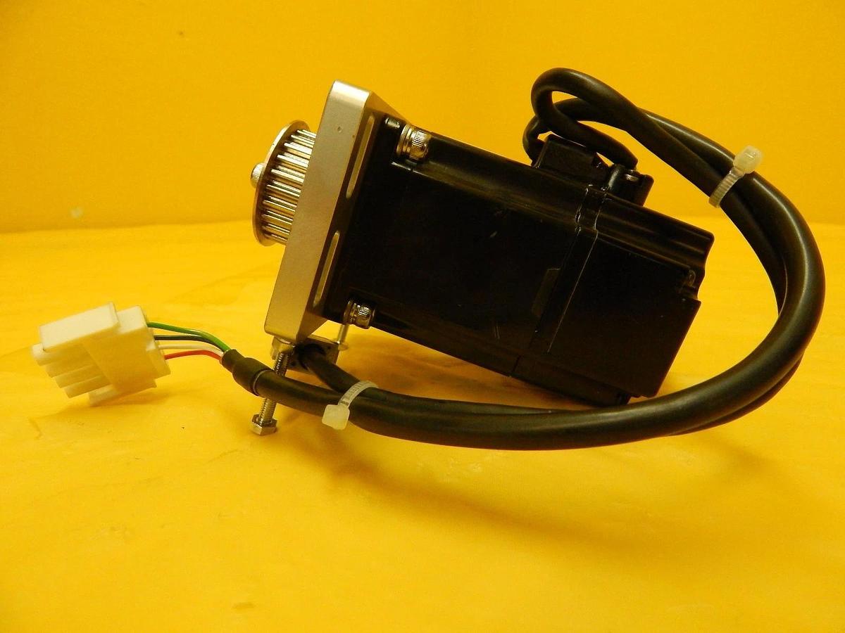 Used Omron R88M-W20030T-S2 AC Servo Motor Used Working