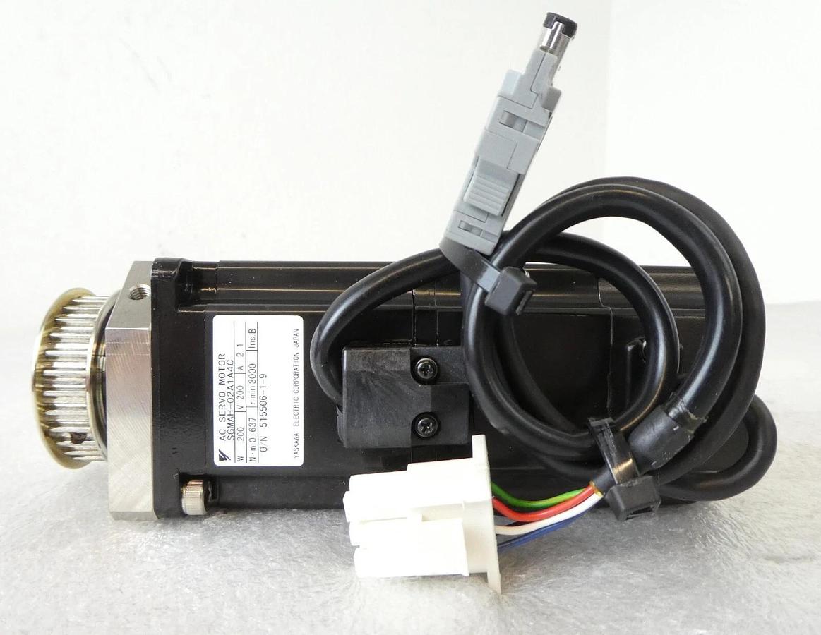 Used Yaskawa Electric SGMAH-02A1A4C AC Servo Motor Reseller Lot of 8 Surplus