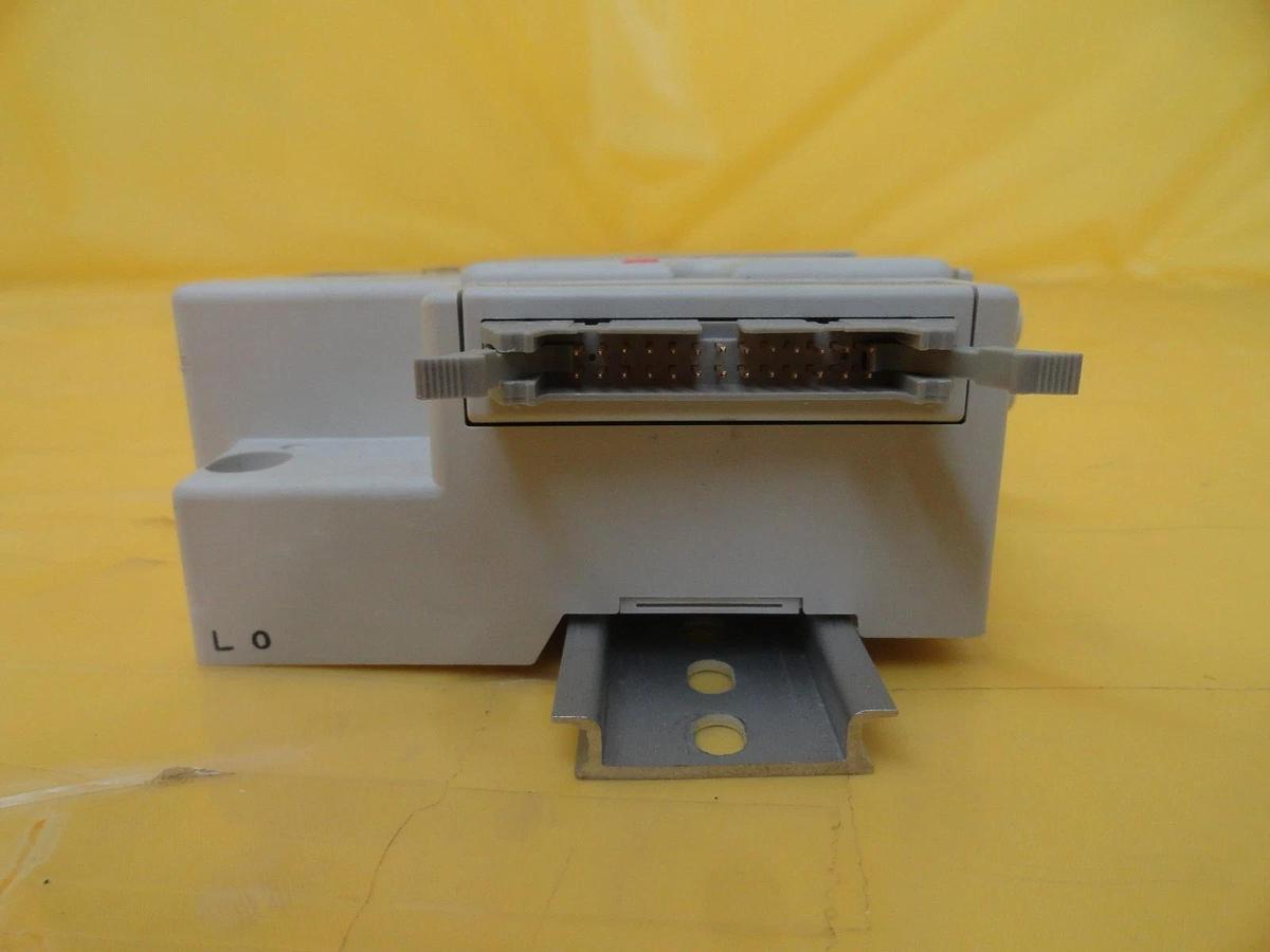 Used TEL Tokyo Electron 2-Port Pneumatic Manifold SQ1231DY-5-C4-Q PR300Z Used